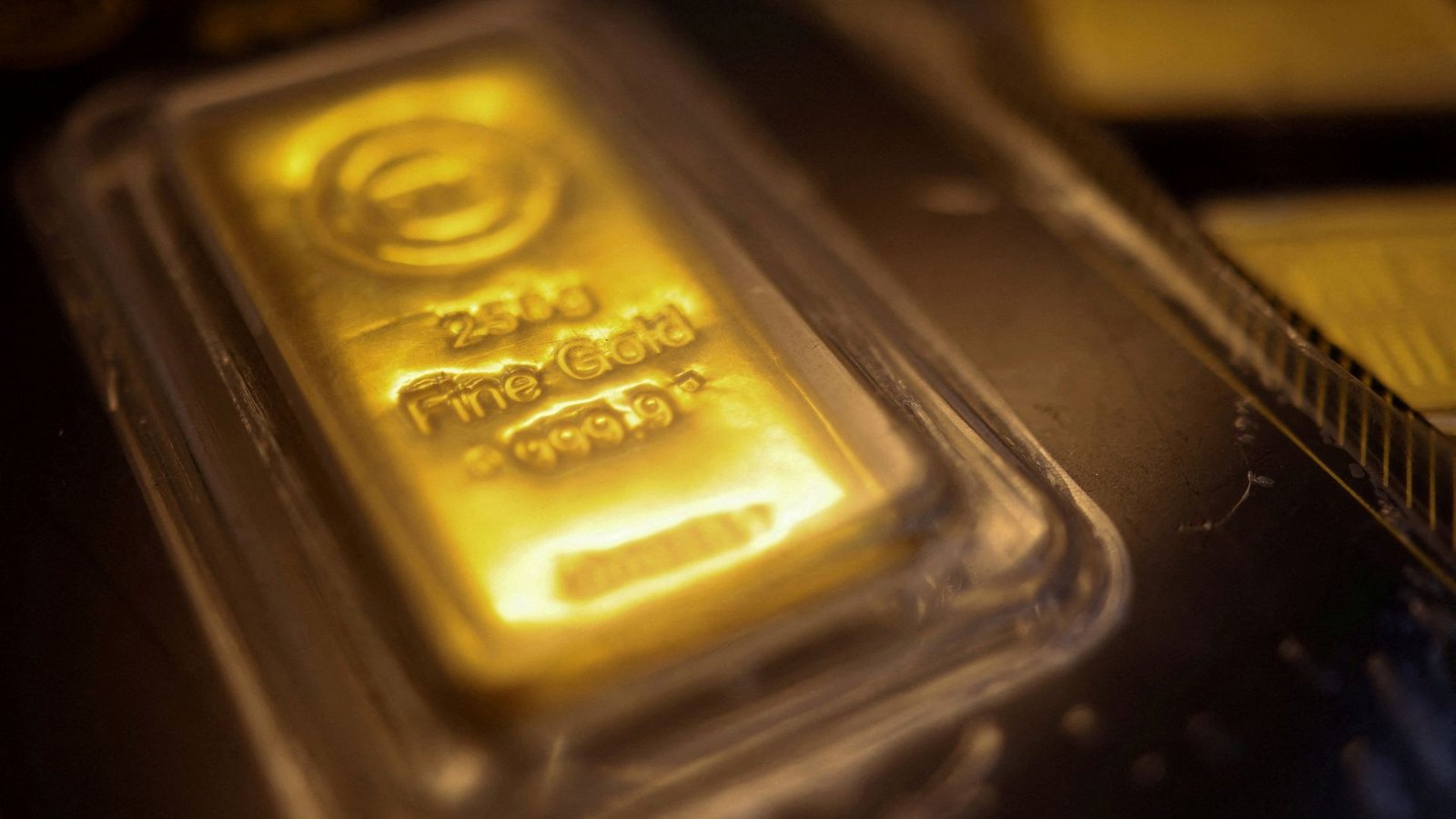 Ex-CIA officer accused of stealing 300 gold bars worth $40m