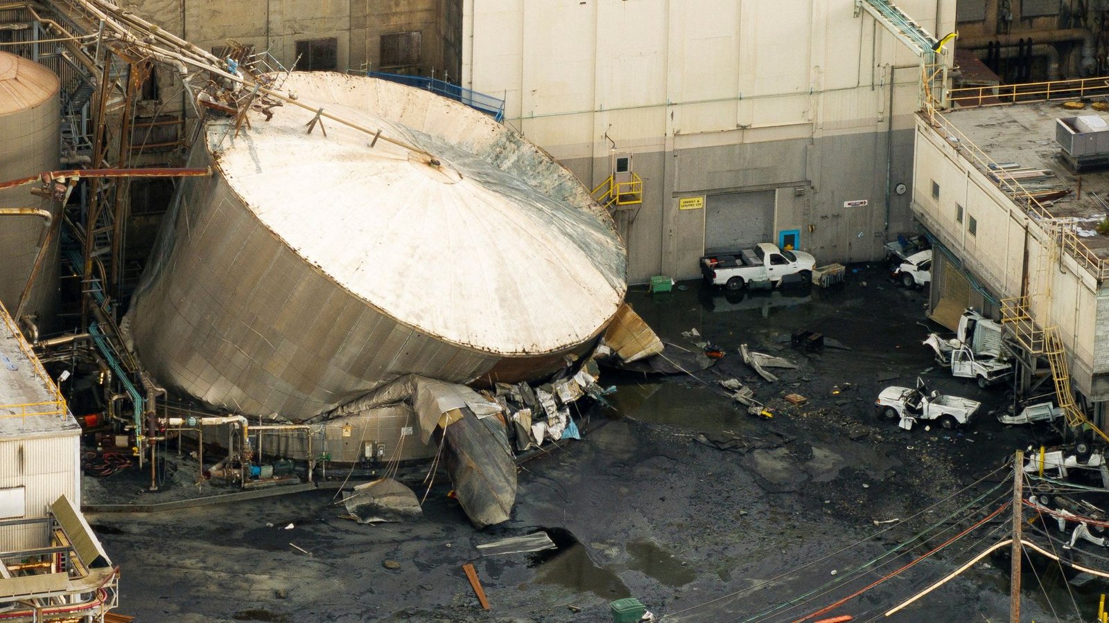 One killed, nine missing as 3.4m-litre chemical tank implodes in US