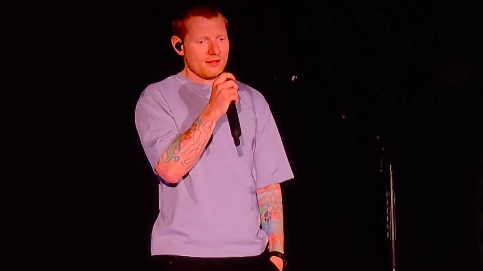 ‘I’m so, so sorry’: Ed Sheeran addresses crowd after Macklemore-Palestine row
